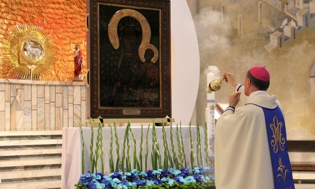Biskup Marek Solarczyk zachęcał do tego, żeby czas nawiedzenia wykorzystać na odnowienie bliskości z Maryją i Jej Synem