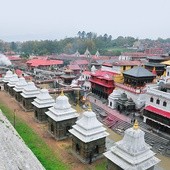 Kompleks świątynny Pashupatinath, miejsce kremacji wyznawów hinduizmu. Tu również muszą udać się z ciałami swych zmarłych chrześcijanie, którzy nie mogą dokonywać pochówków w ziemi.