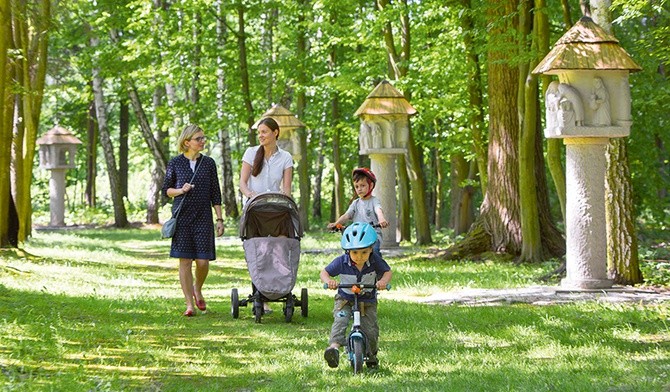 Do wieczernika, w którym 300 lat temu posługiwał o. Papczyński, pielgrzymuje  coraz więcej osób.