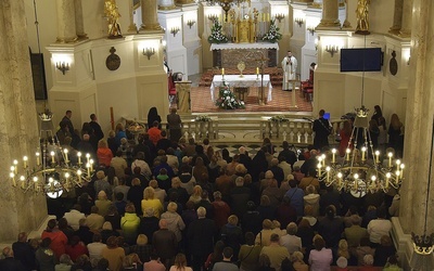 Ks. Krzysztof Kralka w parafii Narodzenia NMP w Chełmie posługuje także w czasie modlitw o uzdrowienie