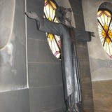 Zniszczenia po podpaleniu kościoła w Dzierżoniowie