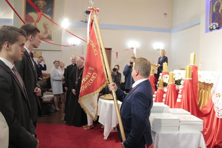 Nadanie sztandaru rawskiemu"Katolikowi"