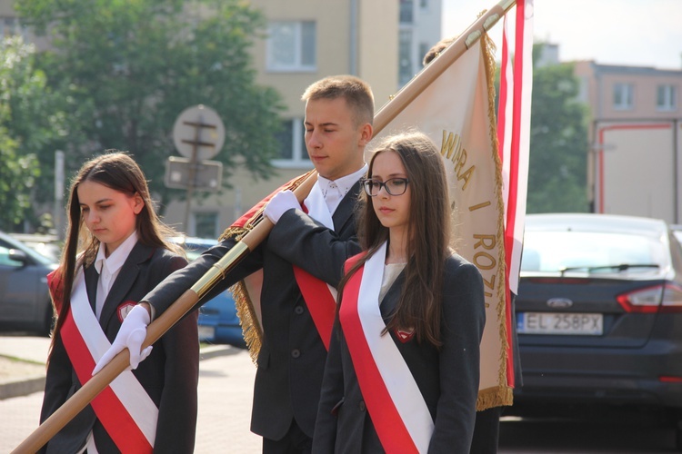 Nadanie sztandaru rawskiemu"Katolikowi"