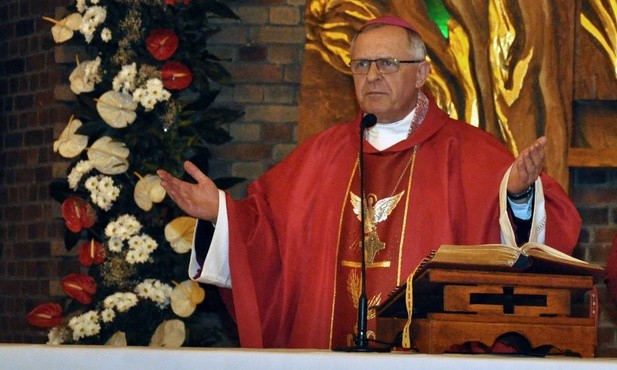 Bp Dajczak: Wiara nie jest prywatna