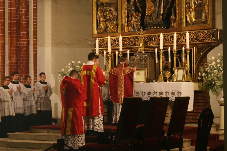 Wigilia Zesłania Ducha Świętego tradycyjnie