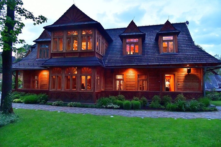 Nocne zwiedzanie w górach