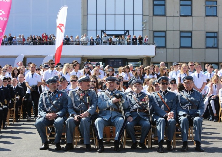 Dar Młodzieży wypłynął w Rejs Niepodległości