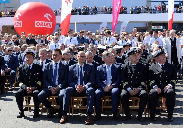 Dar Młodzieży wypłynął w Rejs Niepodległości