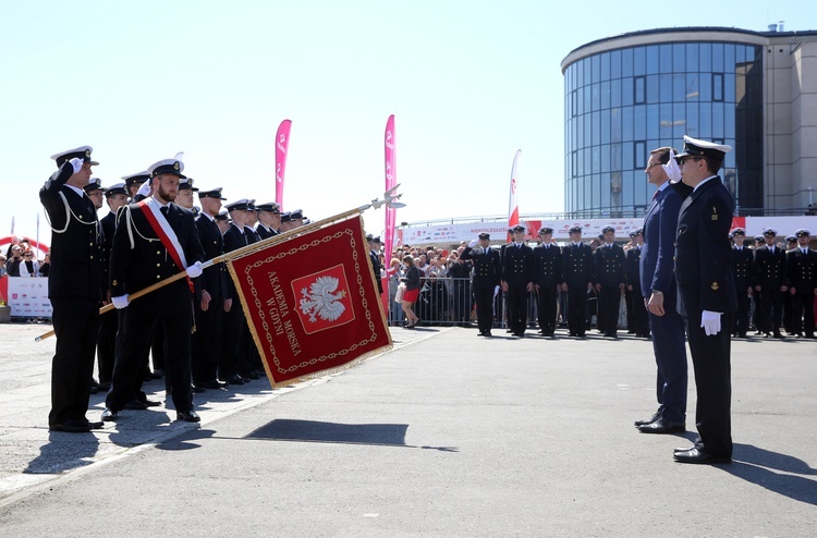 Dar Młodzieży wypłynął w Rejs Niepodległości