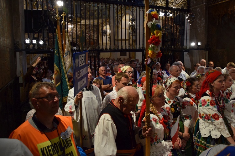 Wejście pielgrzymki z Łowicza na Jasną Górę - cz. 1