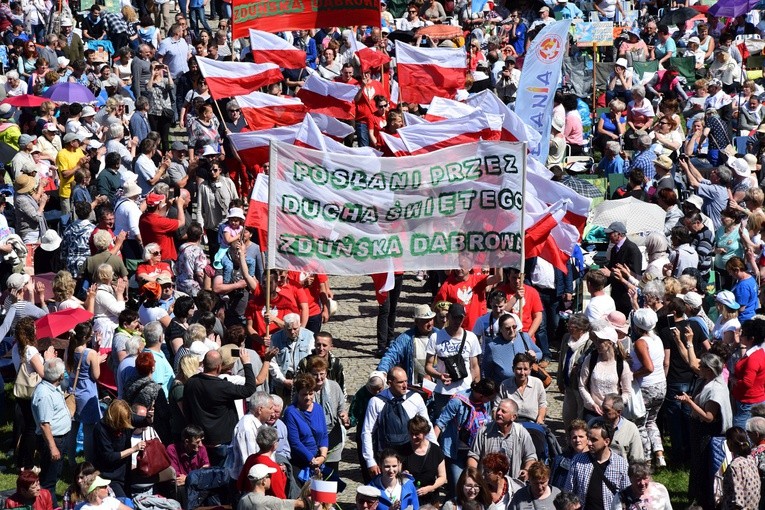 Wejście pielgrzymki z Łowicza na Jasną Górę - cz. 1