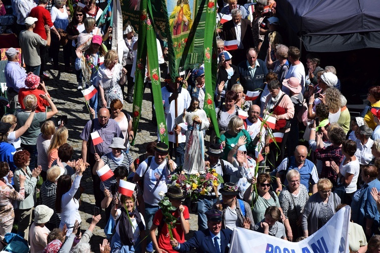 Wejście pielgrzymki z Łowicza na Jasną Górę - cz. 1