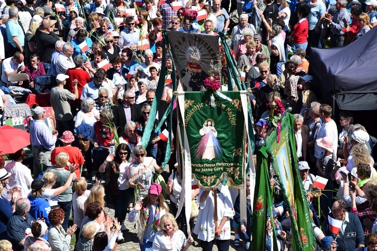 Wejście pielgrzymki z Łowicza na Jasną Górę - cz. 1