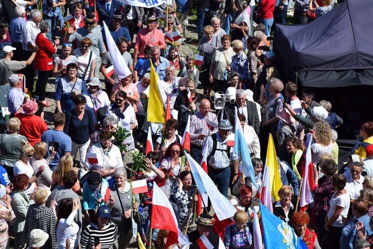 Wejście pielgrzymki z Łowicza na Jasną Górę - cz. 1