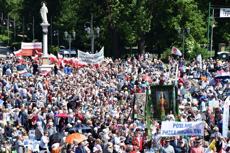 Wejście pielgrzymki z Łowicza na Jasną Górę - cz. 1