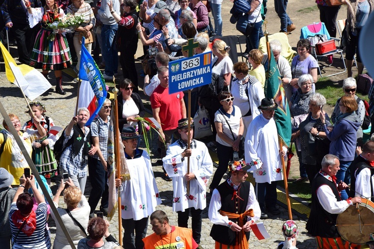 Wejście pielgrzymki z Łowicza na Jasną Górę - cz. 1