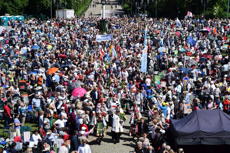 Wejście pielgrzymki z Łowicza na Jasną Górę - cz. 1