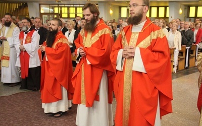 Święcenia prezbiteratu przyjęło trzech braci kapucynów. Od lewej: br. Dawid, br. Borys i br. Sebastian