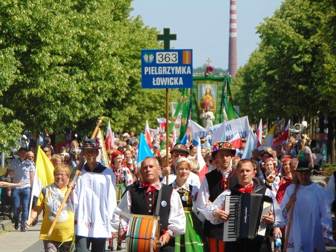 Wejście pielgrzymki z Łowicza na Jasną Górę - cz. 2