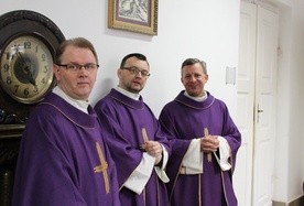 Zmiany dotyczą m.in. wychowawców seminaryjnych. Na zdjęciu (od lewej): ks. kan. Zbigniew Morawski, ks. Tomasz Brzeziński i ks. kan. dr Dariusz Piskorski