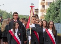 Katolickie Publiczne LO im. św. Jana Pawła II ma już swój sztandar.