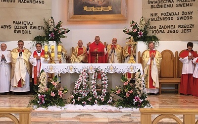 ▲	Obchody jubileuszu przypadły na uroczystość Zesłania Ducha Świętego.