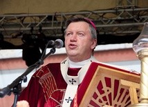 – Wszyscy, którzy zdobywają pieniądze na utrzymanie siebie i rodziny, mogą słusznie uważać, że swoją pracą rozwijają dzieło Stwórcy – mówił metropolita wrocławski.