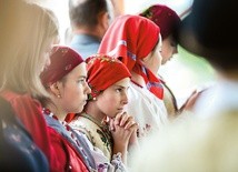 Czangowie (węgierska grupa etniczna żyjąca w Transylwanii) na swojej tradycyjnej pielgrzymce na Zesłanie Ducha Świętego.
20.05.2018 Ghimes-Faget, Rumunia