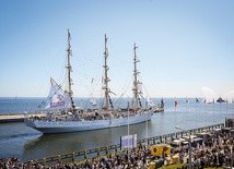 Gdynia, 20 maja. „Dar Młodzieży” właśnie wypływa w 11-miesięczny rejs dookoła świata. Do Polski wróci  w marcu 2019 roku.