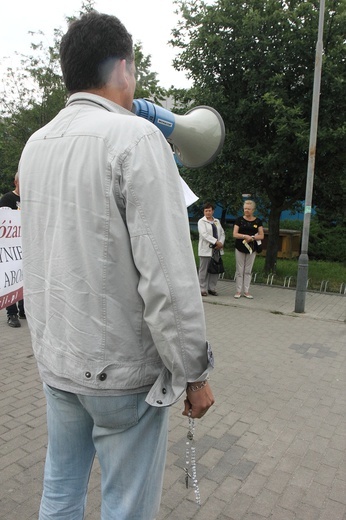 Manifestwowali z różańcami