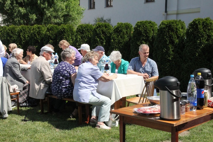 Przyjęcie w wielowiejskich ogrodach