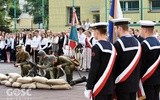 Na oczach zgromadzonych uczniów i gości grupa rekonstrukcyjna przypomniała wydarzenia z 1939 r.