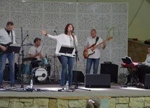 Świadectwa członków wspólnoty Odnowy w Duchu Świętym dopełnił koncert zespołu Kadosz