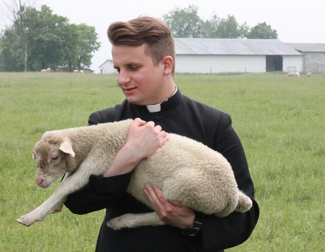 Pasterze posłani do owiec 
