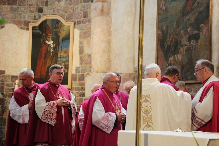 Wprowadzenie kanoników do Archikolegiackiej Kapituły Łęczyckiej