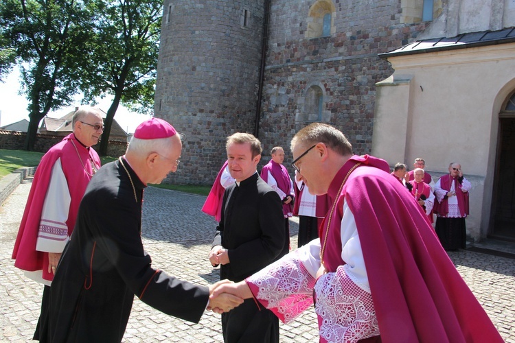 Wprowadzenie kanoników do Archikolegiackiej Kapituły Łęczyckiej