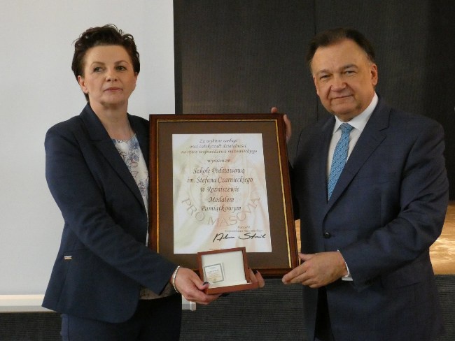 Jubileusz szkoły w Rozniszewie