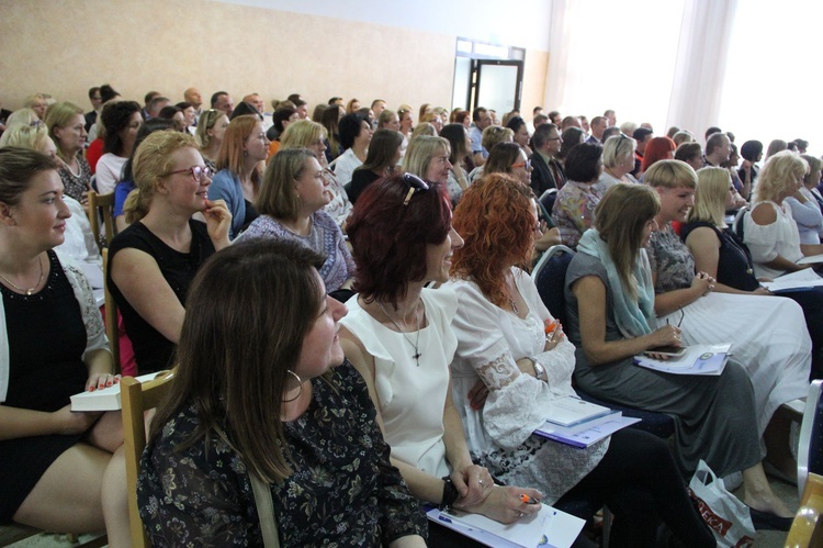 Konferencja o samobójstwach wśród dzieci i młodzieży