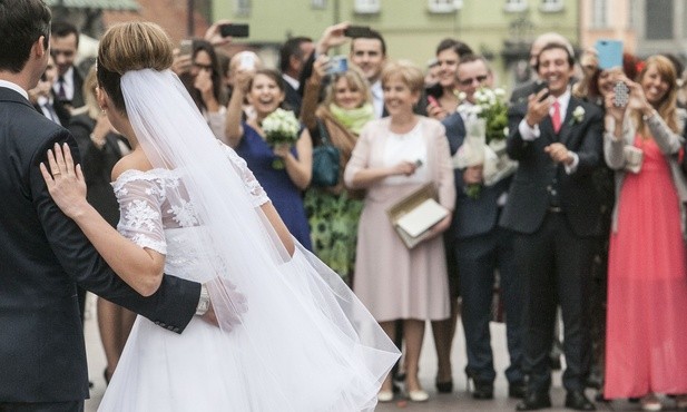 W Polsce coraz więcej wesel odbywa się w piątki