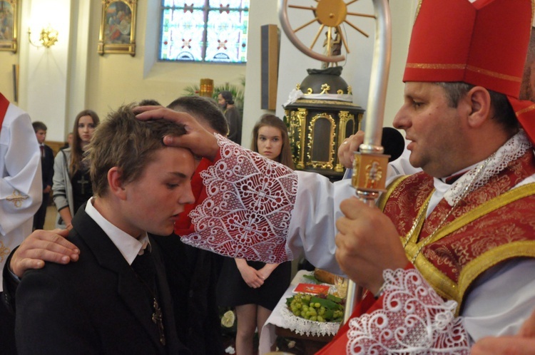 Bierzmowanie w Oleśnie