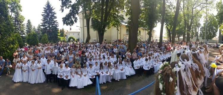 Dzieci pierwszokomunijne w Janowie Lubelskim