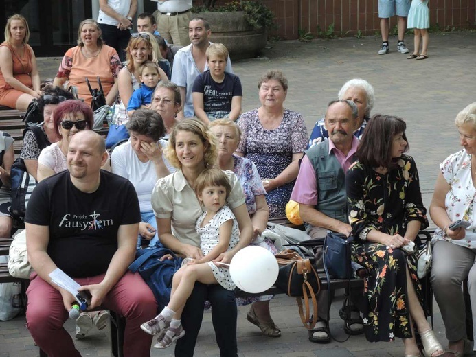 5. Marsz dla Życia i Rodziny w Bielsku-Białej 2018 - festyn Caritas