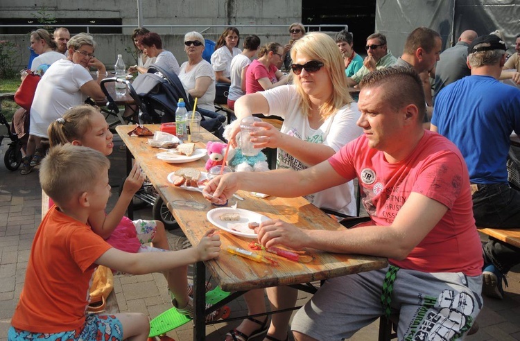 5. Marsz dla Życia i Rodziny w Bielsku-Białej 2018 - festyn Caritas