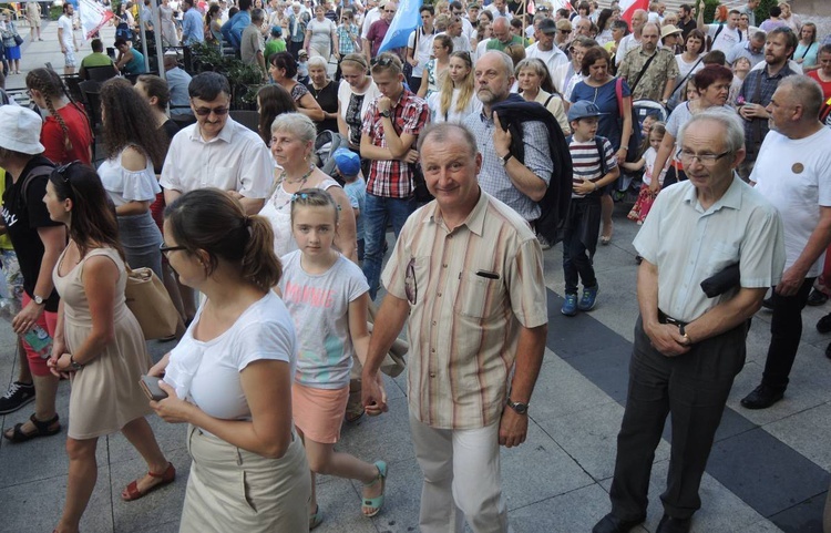 5. Marsz dla Życia i Rodziny w Bielsku-Białej 2018 - na trasie