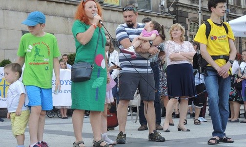 Na pl. Chrobrego, rodzina Sadlików dała świadectwo życia z Panem Bogiem