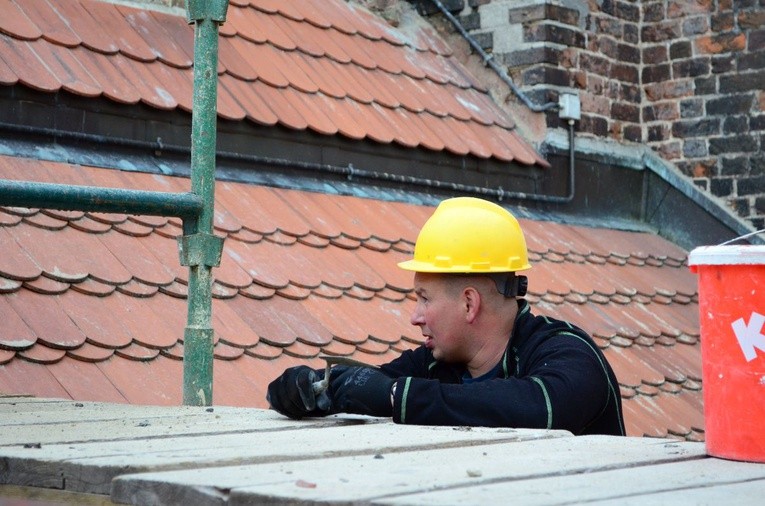 Prace przy kościele Mariackim w Słupsku