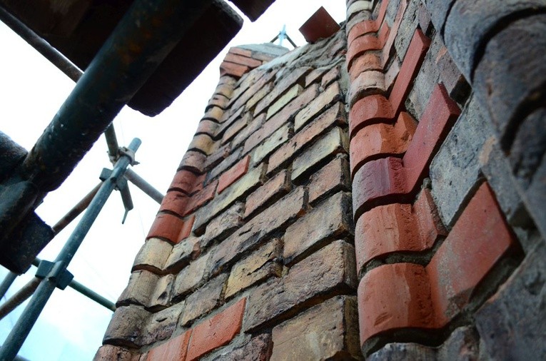 Prace przy kościele Mariackim w Słupsku