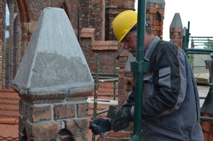 Prace przy kościele Mariackim w Słupsku