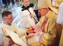 Szafarzem sakramentu był biskup sandomierski.