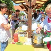 ▲	 Rzeka daje inspiracje lokalnym twórcom. Mnogość produktów regionalnych zadowoliłaby najbardziej wybrednych.